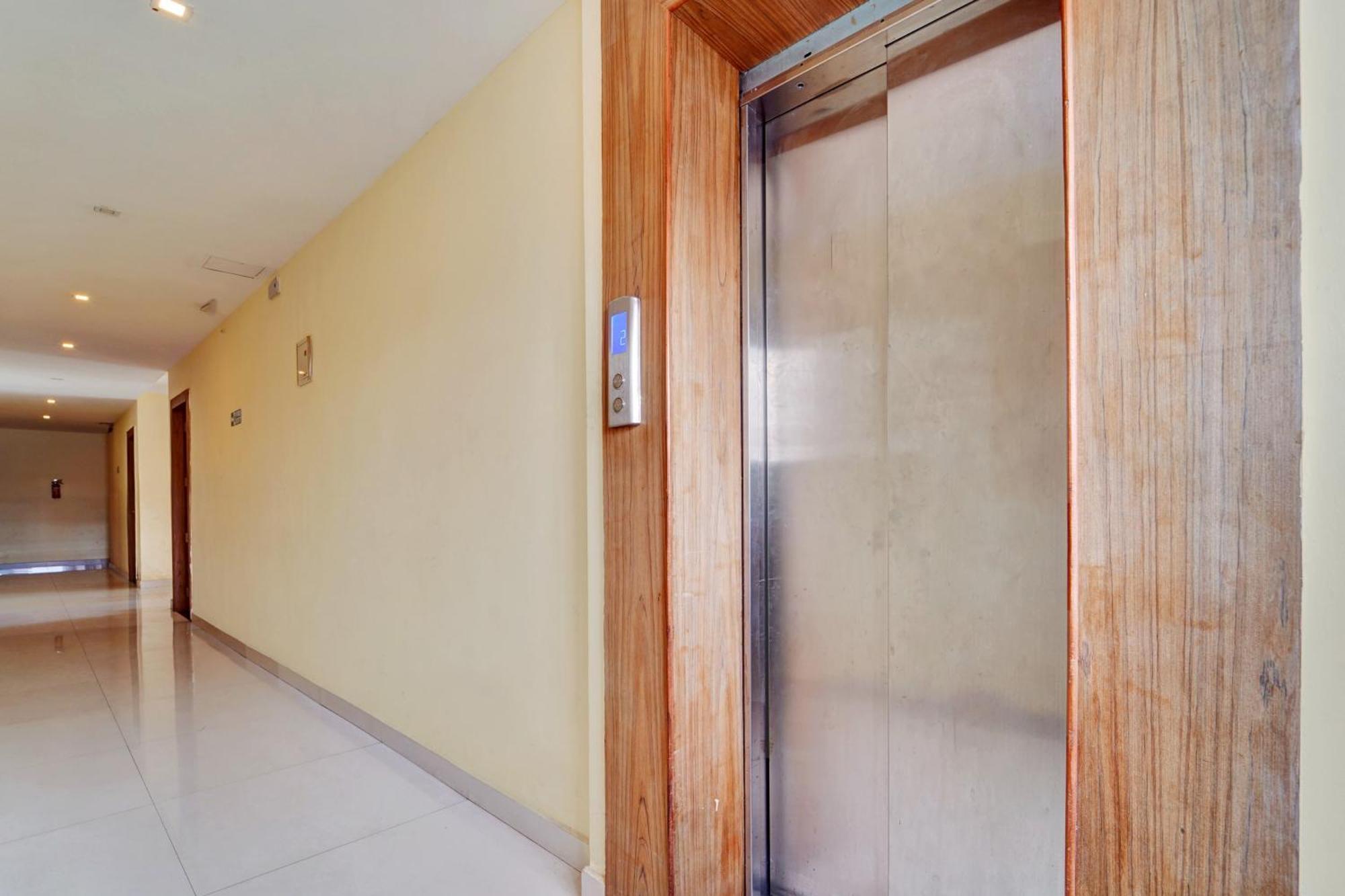 Super Townhouse Ernakulam North Hotel Kochi Exterior foto