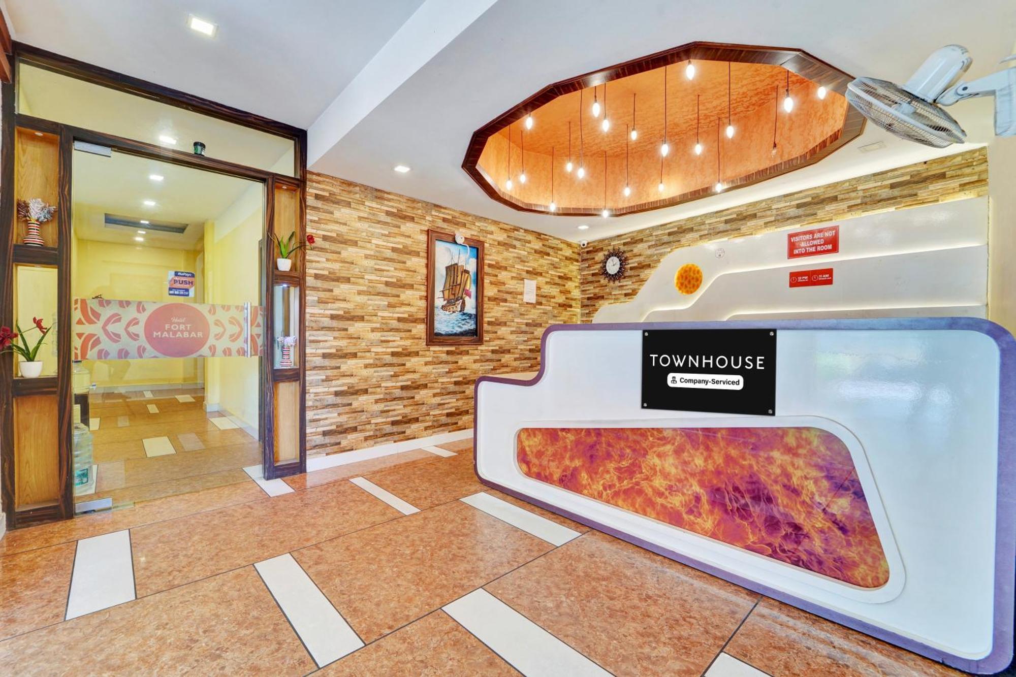 Super Townhouse Ernakulam North Hotel Kochi Exterior foto
